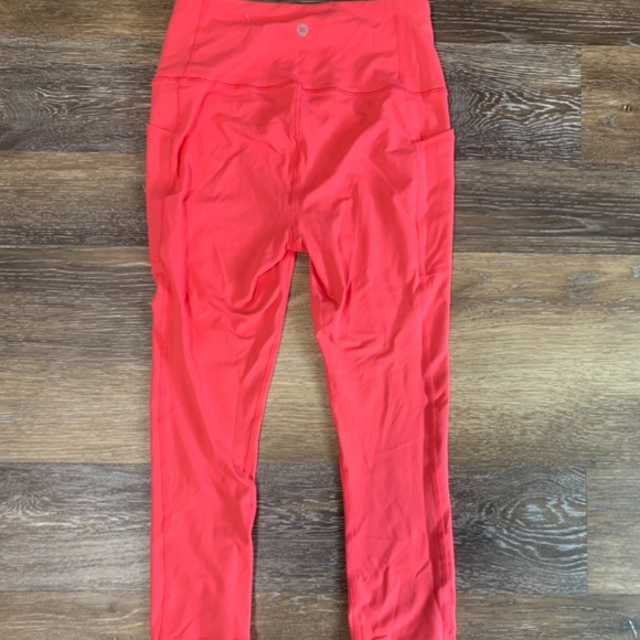 hot pink capri leggings - Picture 2 of 3